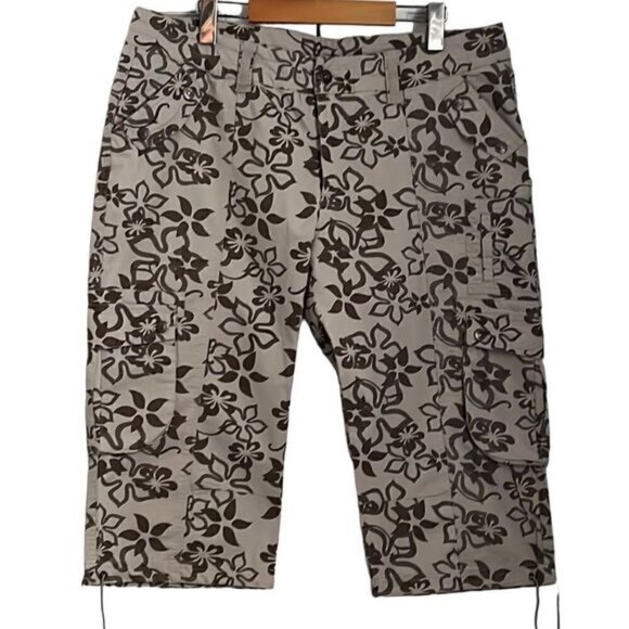 Roots Pants - Roots Cotton Flower Print Cargo Shorts Size 14